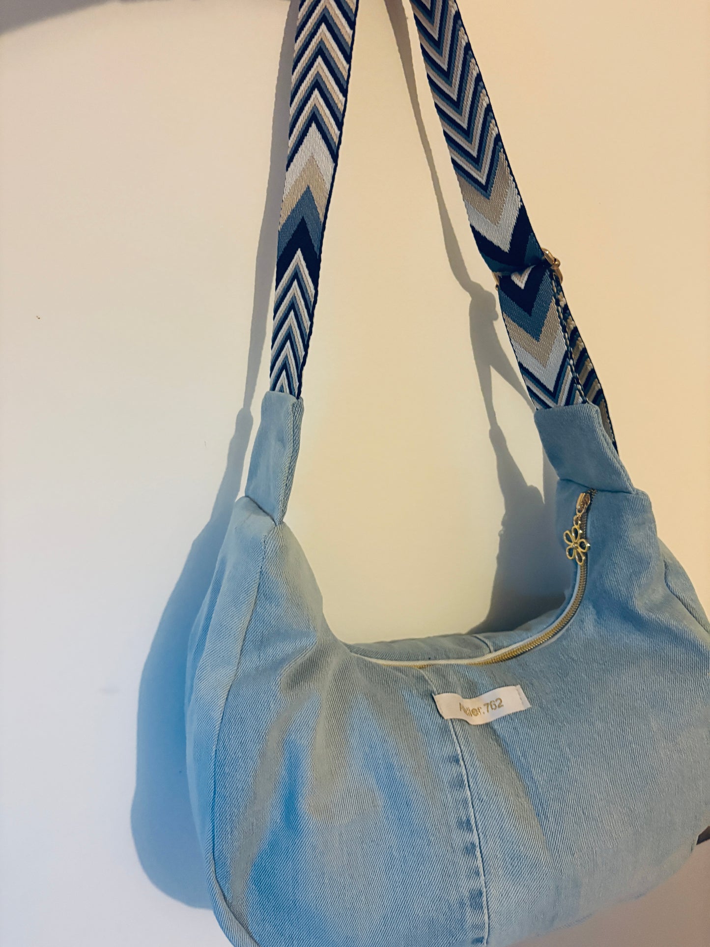 Sac demi-lune en jean recyclé - Bleu Clair