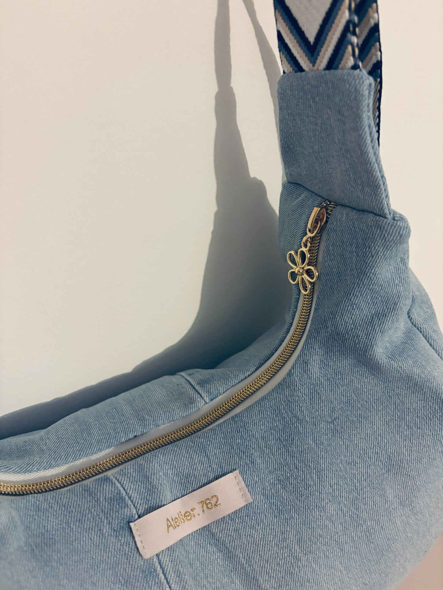 Sac demi-lune en jean recyclé - Bleu Clair