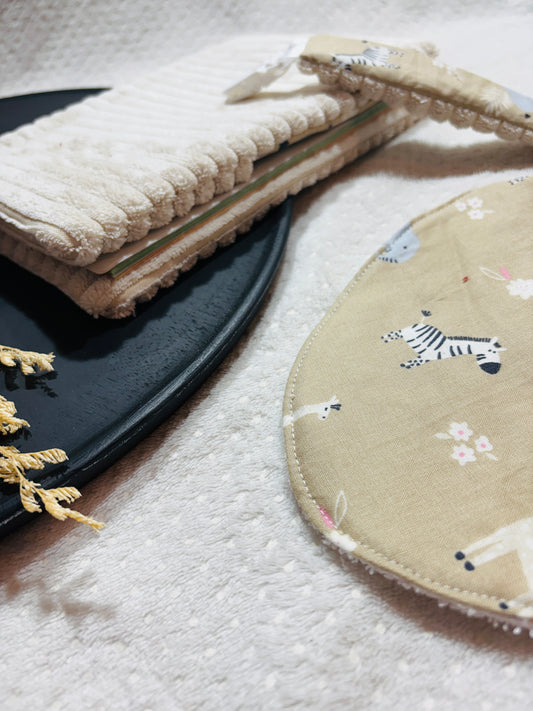 Kit de naissance bébé/enfant - Carnet de santé, attache tétine, bavoir - Fait main